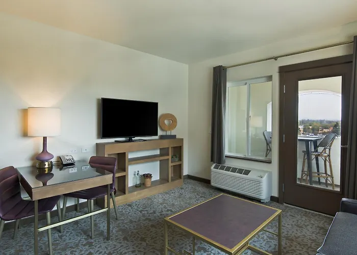Oxford Suites Sonoma - Rohnert Park